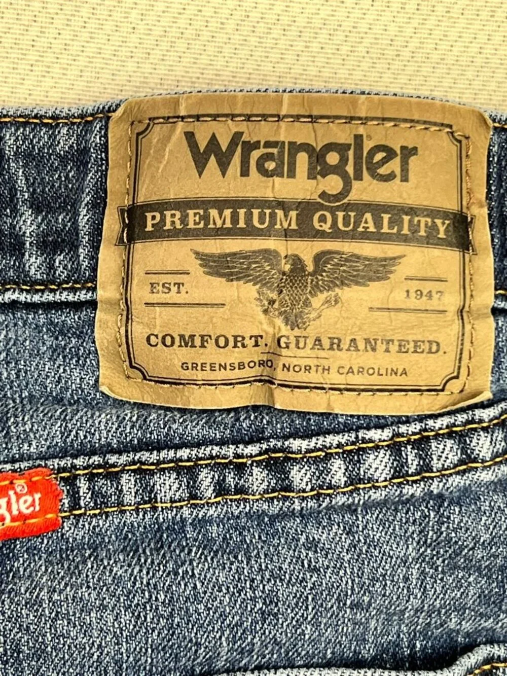 Wrangler Men's Regular Fit Straight Leg Jeans Stretch Denim 44x29 Blue Mid Wash